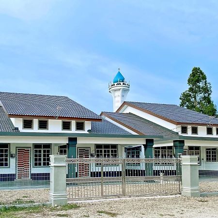 Nazza Homestay Besut With Swimming Pool Kampung Raja Exteriör bild