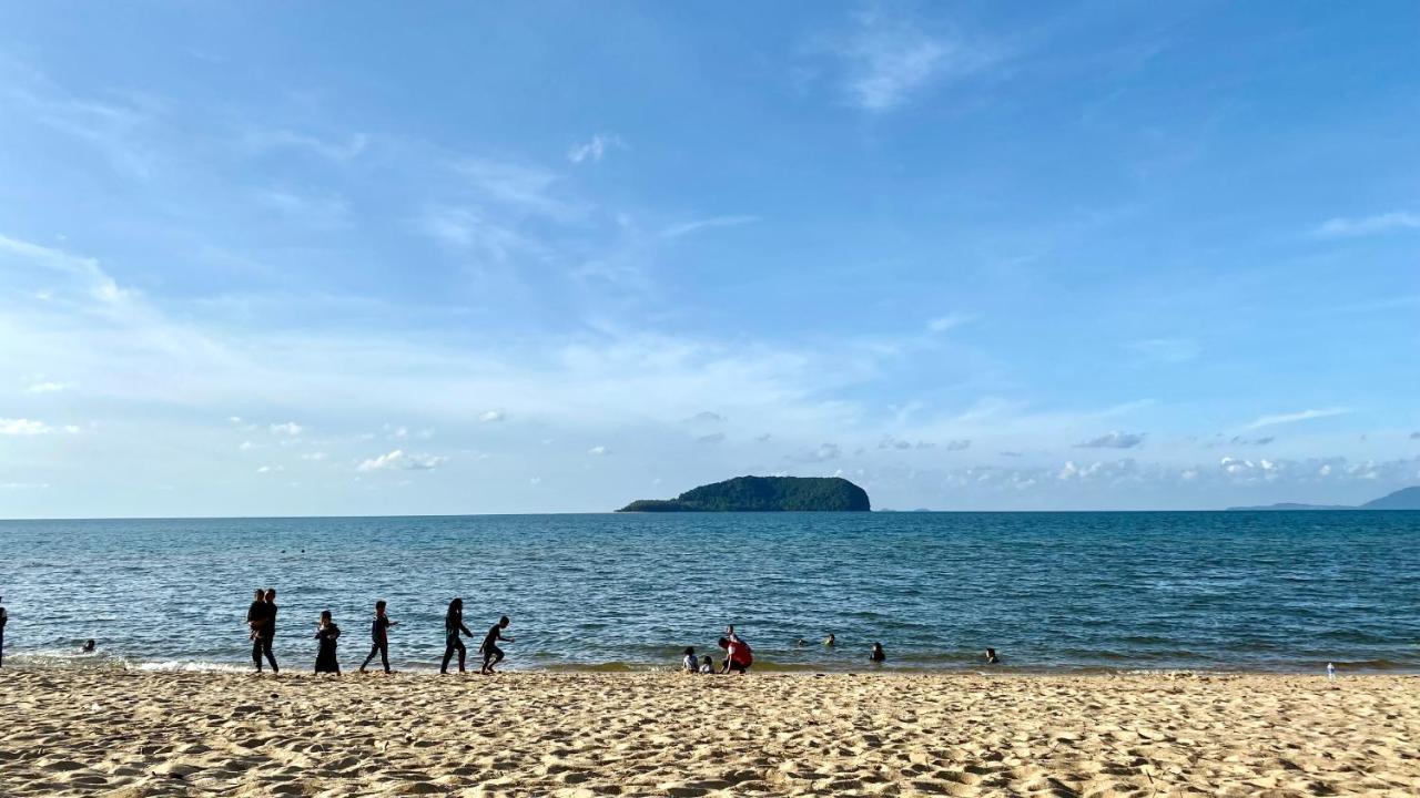 Nazza Homestay Besut With Swimming Pool Kampung Raja Exteriör bild